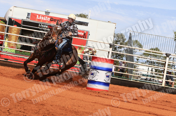 clermont rodeo Barrel racing_020